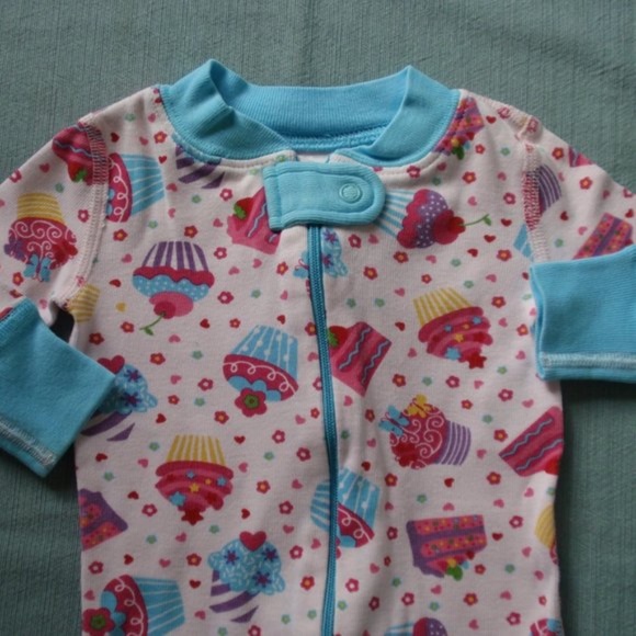 Hanna Andersson Sleeper Pajamas Cupcakes 🧁 6-9m - Picture 3 of 10